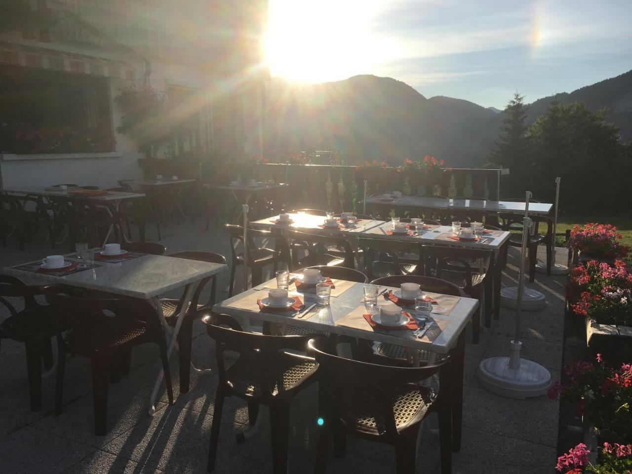 Hotel Les Skieurs Bellevaux Екстериор снимка