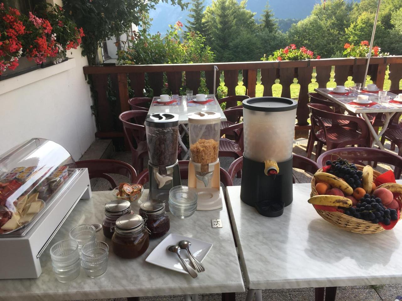Hotel Les Skieurs Bellevaux Екстериор снимка