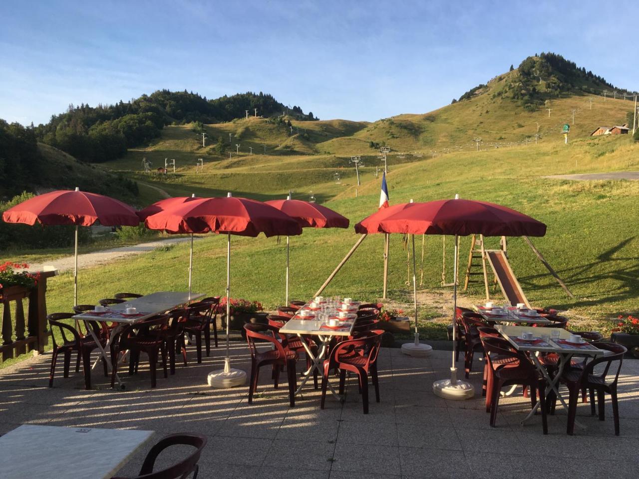 Hotel Les Skieurs Bellevaux Екстериор снимка
