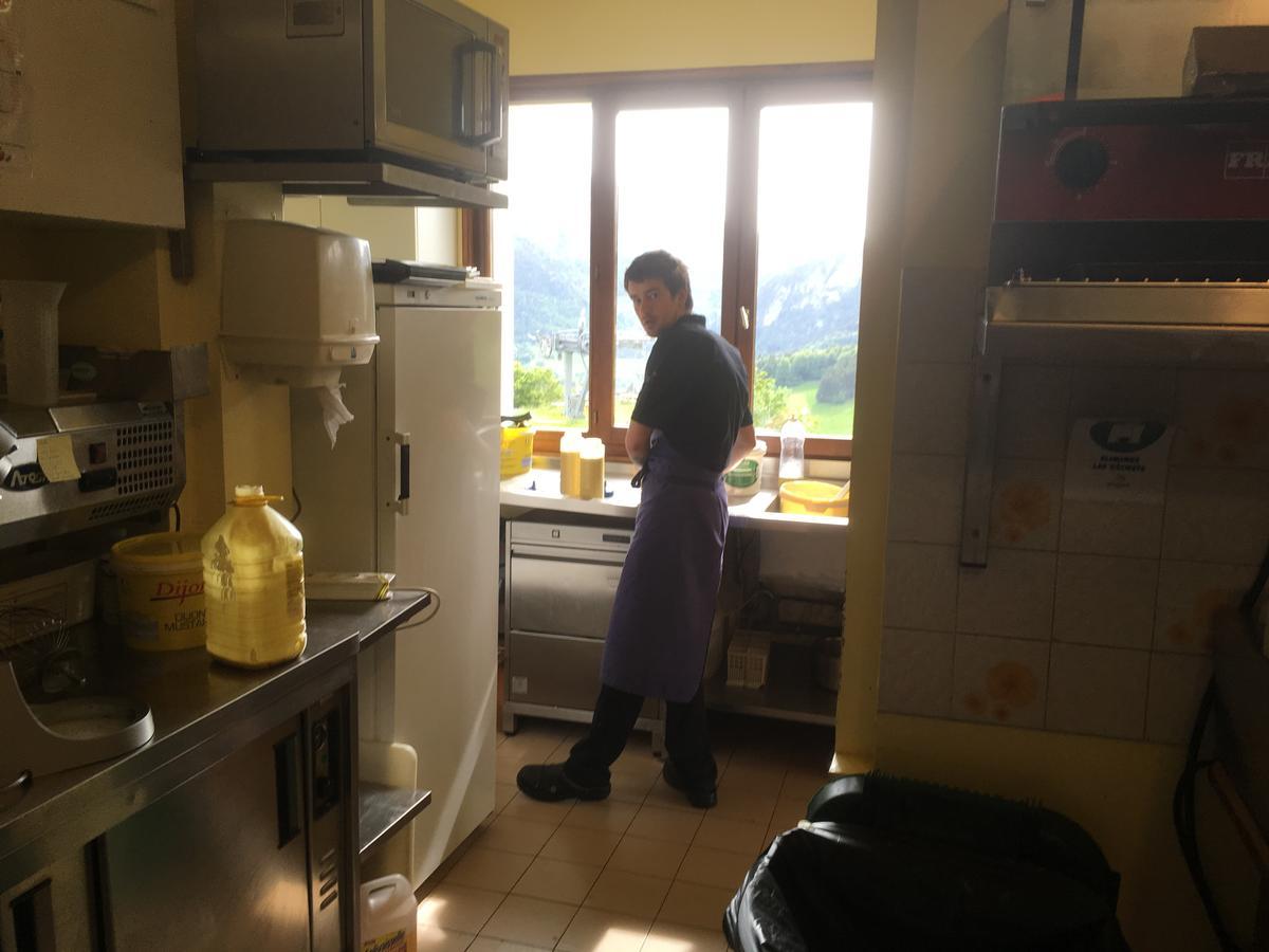 Hotel Les Skieurs Bellevaux Екстериор снимка