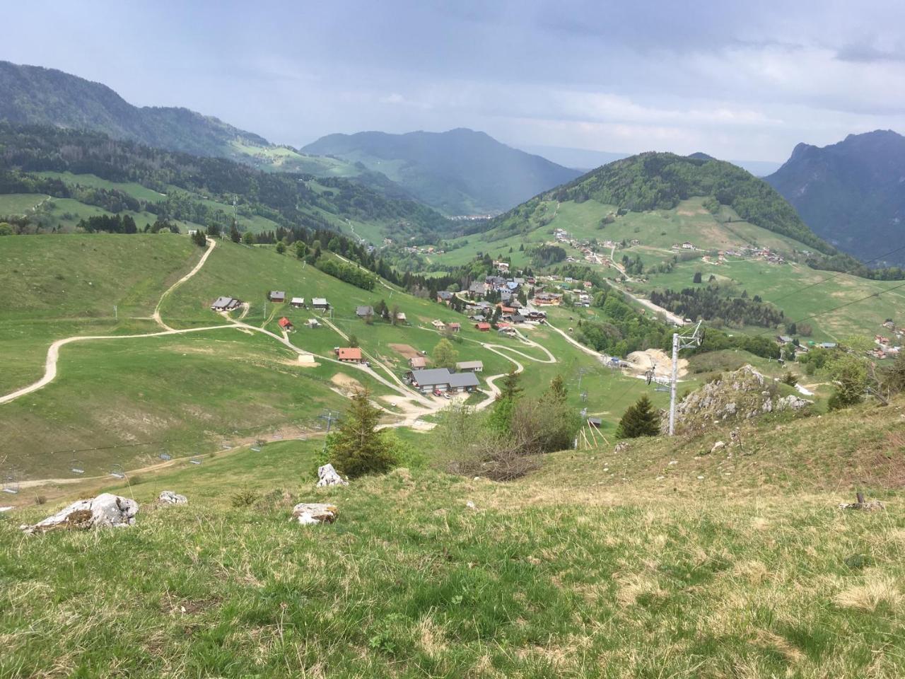 Hotel Les Skieurs Bellevaux Екстериор снимка